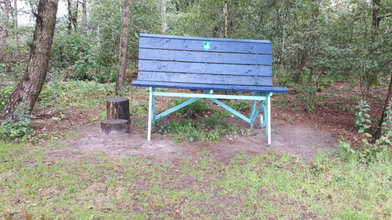 Bestand:Reuzebank.jpeg